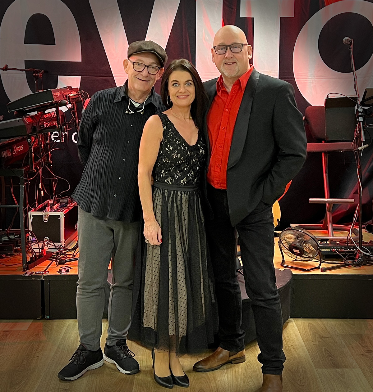 Lars Laumann, Luise Hviid og Jann Guldhammer udgør Devioto Dreamteam. Ind i mellem kobler vi Jacob Nørholm på med sit trommespil.
